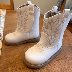 Baby deer size 5 boots